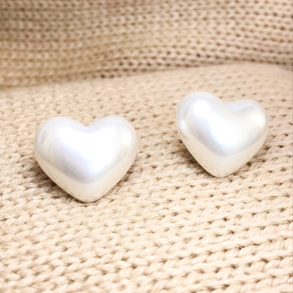 PEARL HEART STUDS